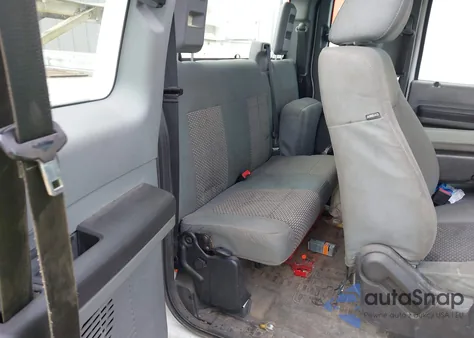 2015 Ford F-250 Xl z USA, uszkodzony, nr VIN 1FD7X2B60FEA48323